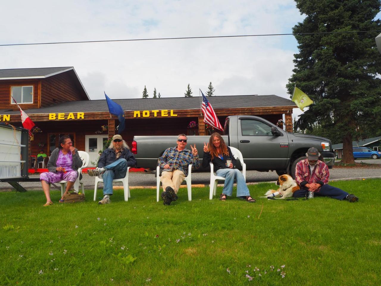 The Golden Bear Motel Tok Exteriör bild